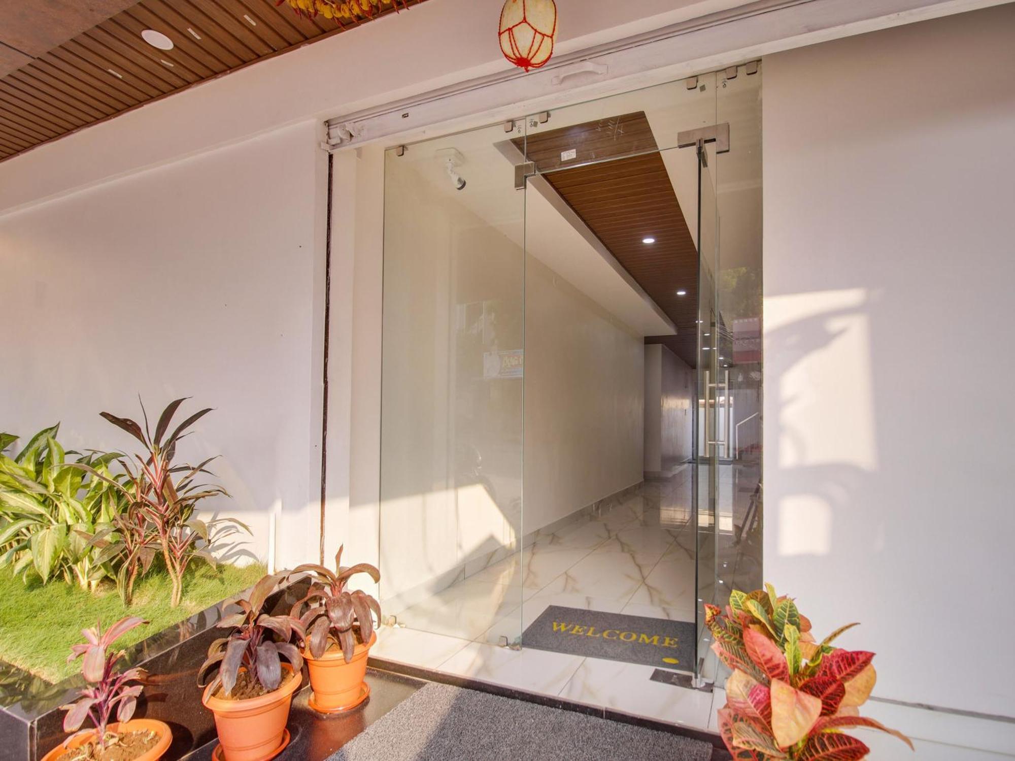 Hotel O Rr Residency Khammam Екстер'єр фото