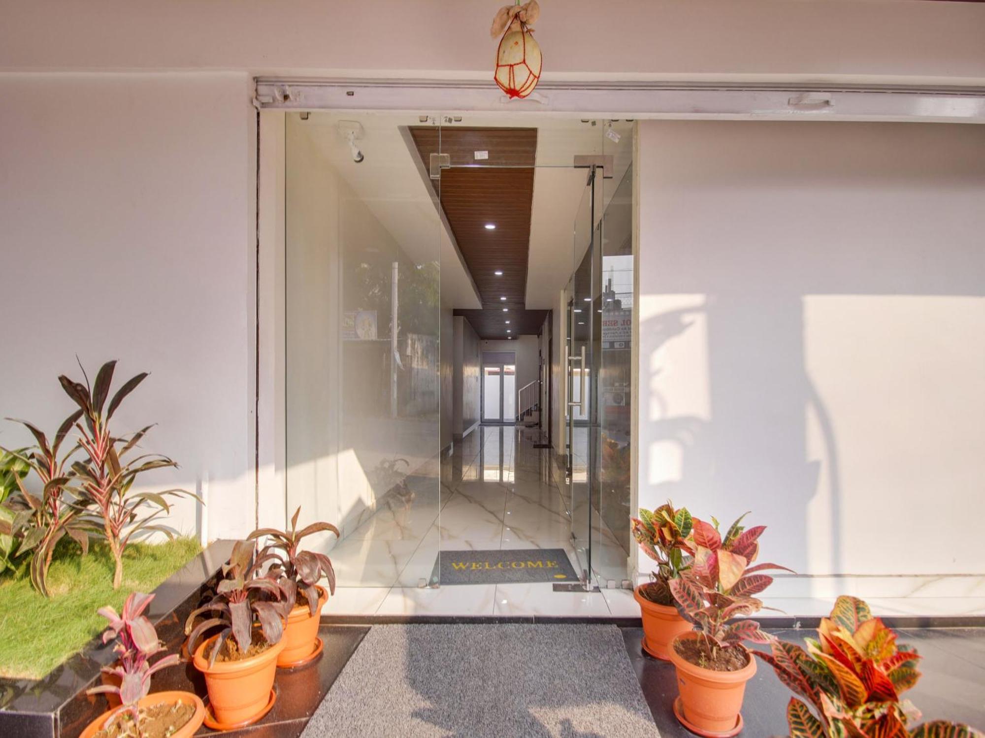 Hotel O Rr Residency Khammam Екстер'єр фото